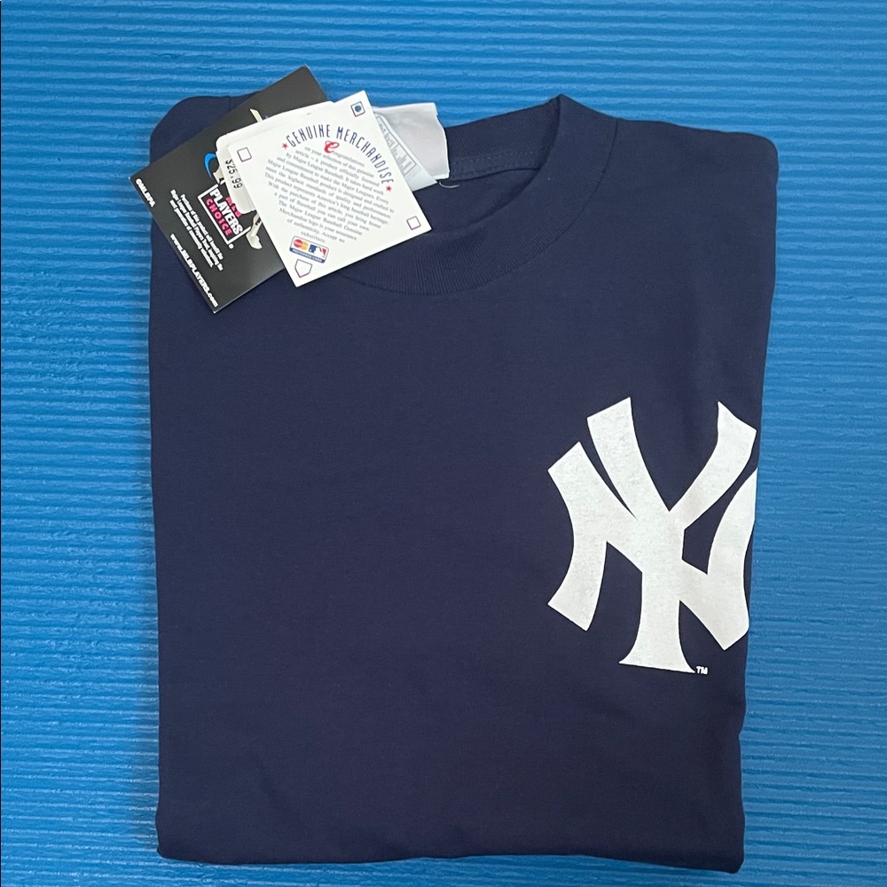 NY Yankees Tee Shirt - Jeter 2 on back.